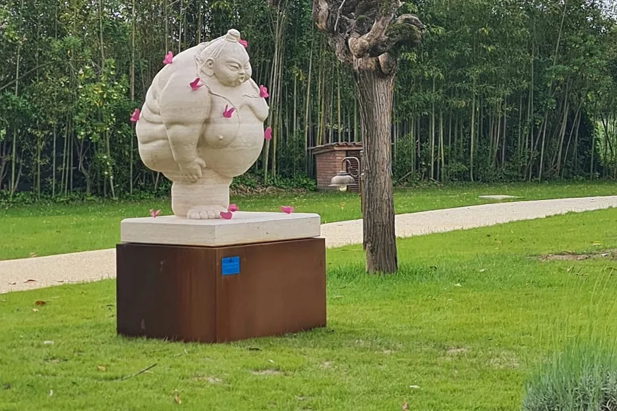 The Sumo Wrestler in the luxury oasis of Tuscany
