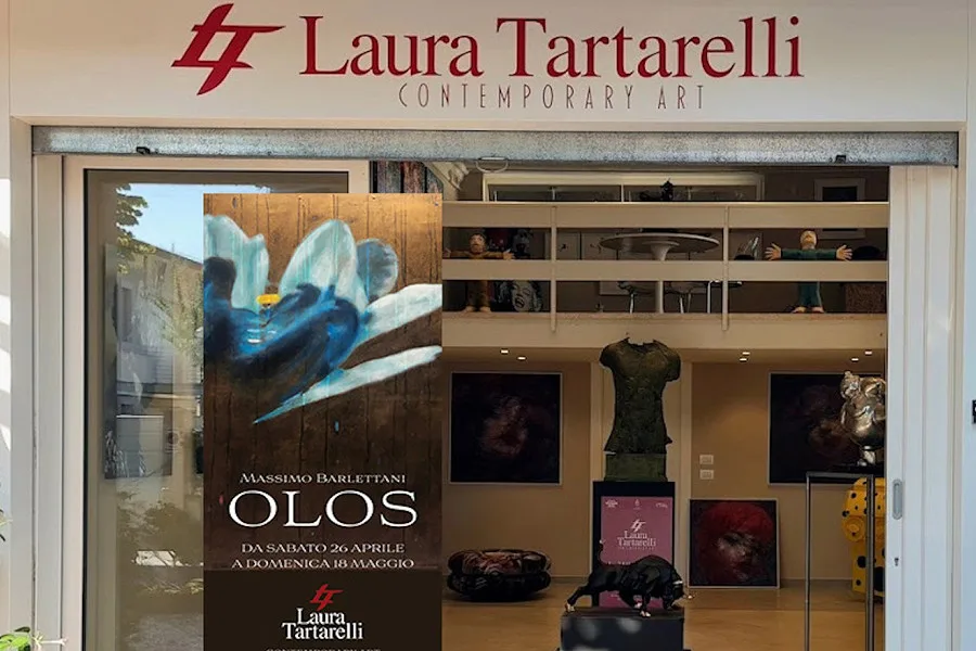 Sumo Wrestlers on exhibition at the Laura Tartarelli Gallery